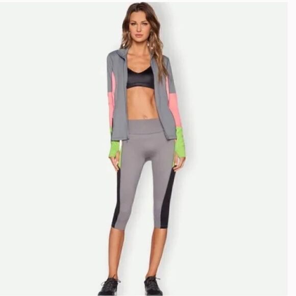 Spanx Gray Colorblock Compression Knee Pant Leggings - Picture 4 of 11